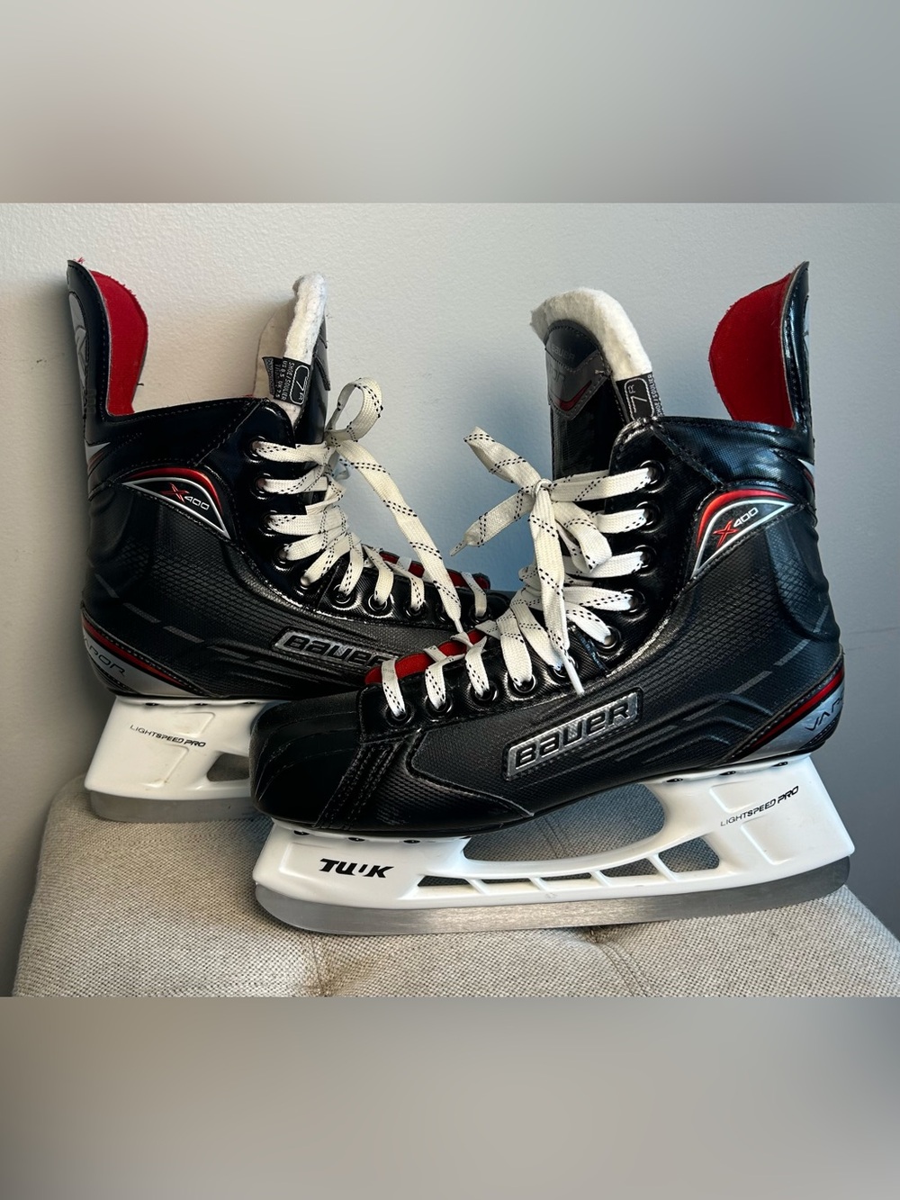 Bauer Vapor X400 Senior Ice Hockey Skates 7R / US Shoe Size 8.5 Black Red EUC